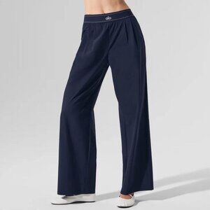 Alo Yoga Suit Up Trouser Navy Color & NWOT & Medium Size